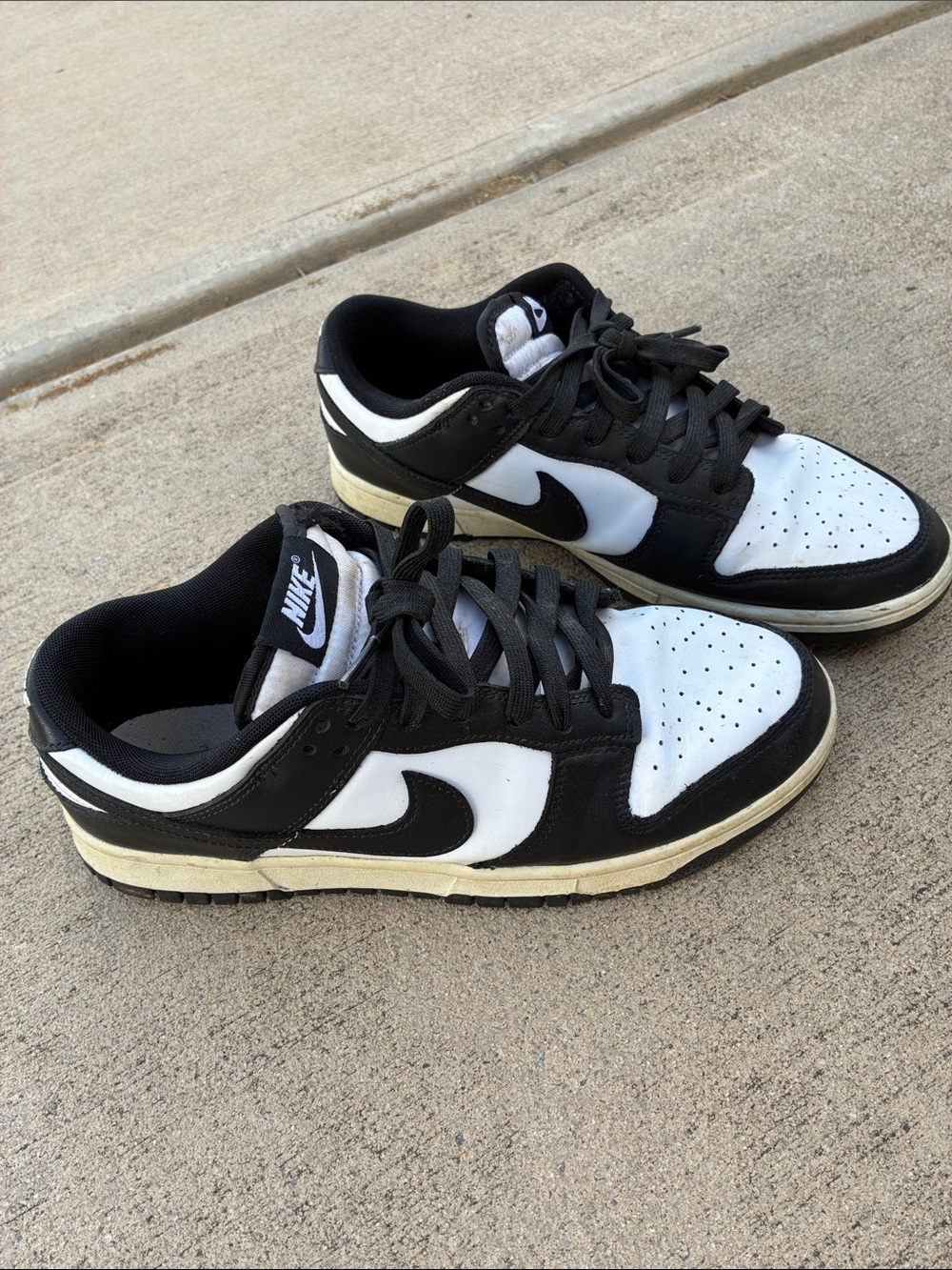 Nike dunk low pandas
